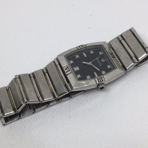 Vintage Silver Bulova Men's Watch with Black Face - Picture 6 of 7